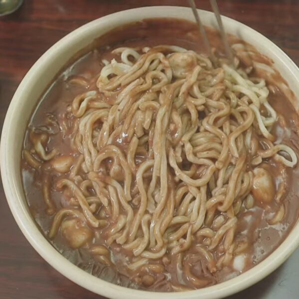 Noodles in red bean soup
